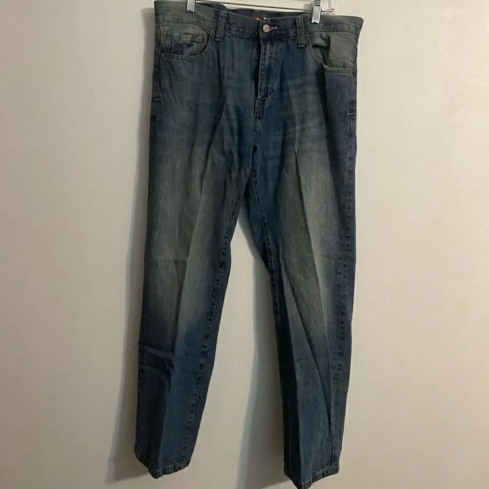 IZOD relaxed fit jeans, size 34/30